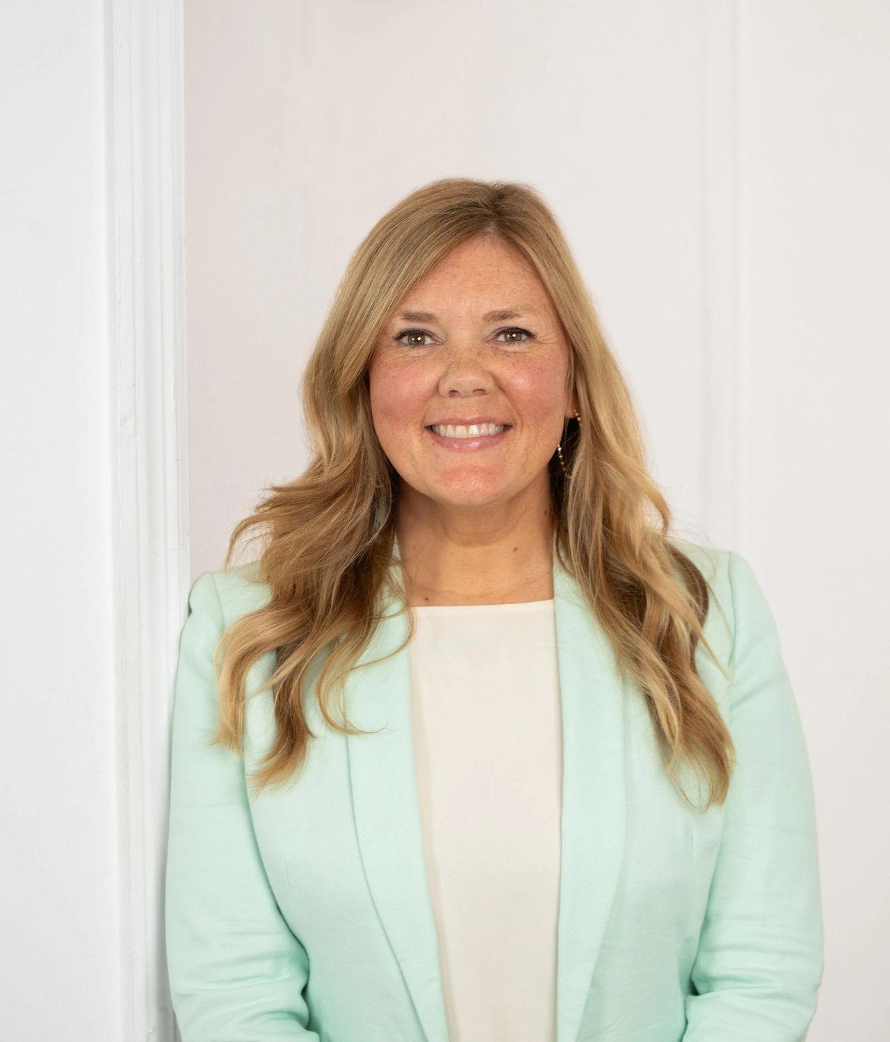 Headshot of Lauren Yates, Douglas & Yates Co-Owner in Tampa, Florida